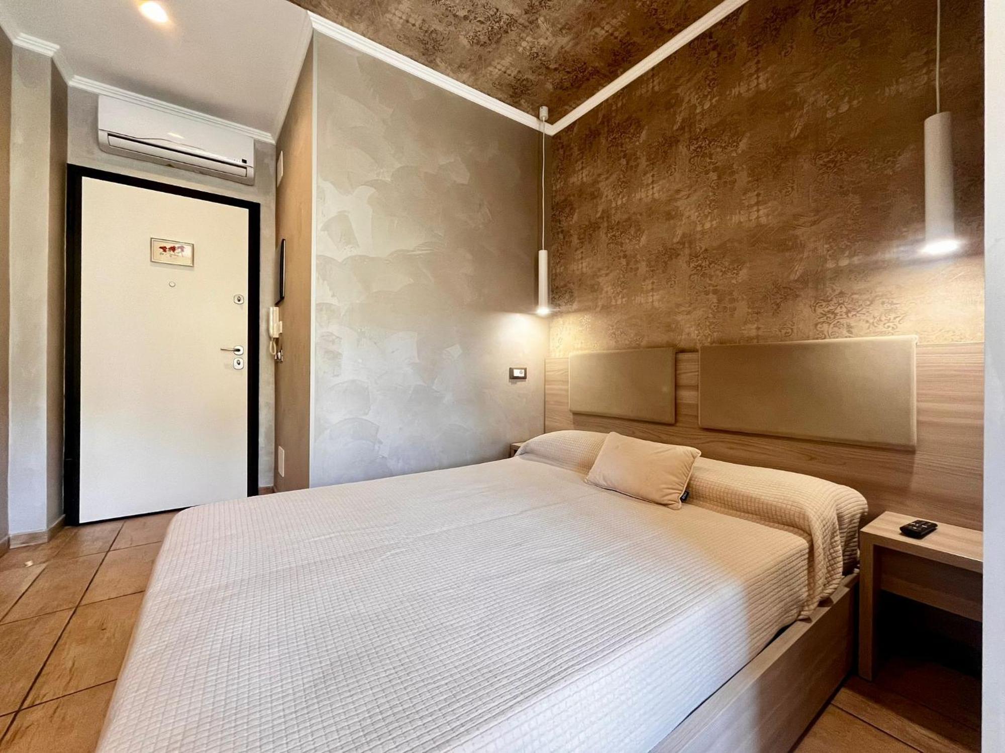 Marilena Hotel Arma di Taggia Bagian luar foto