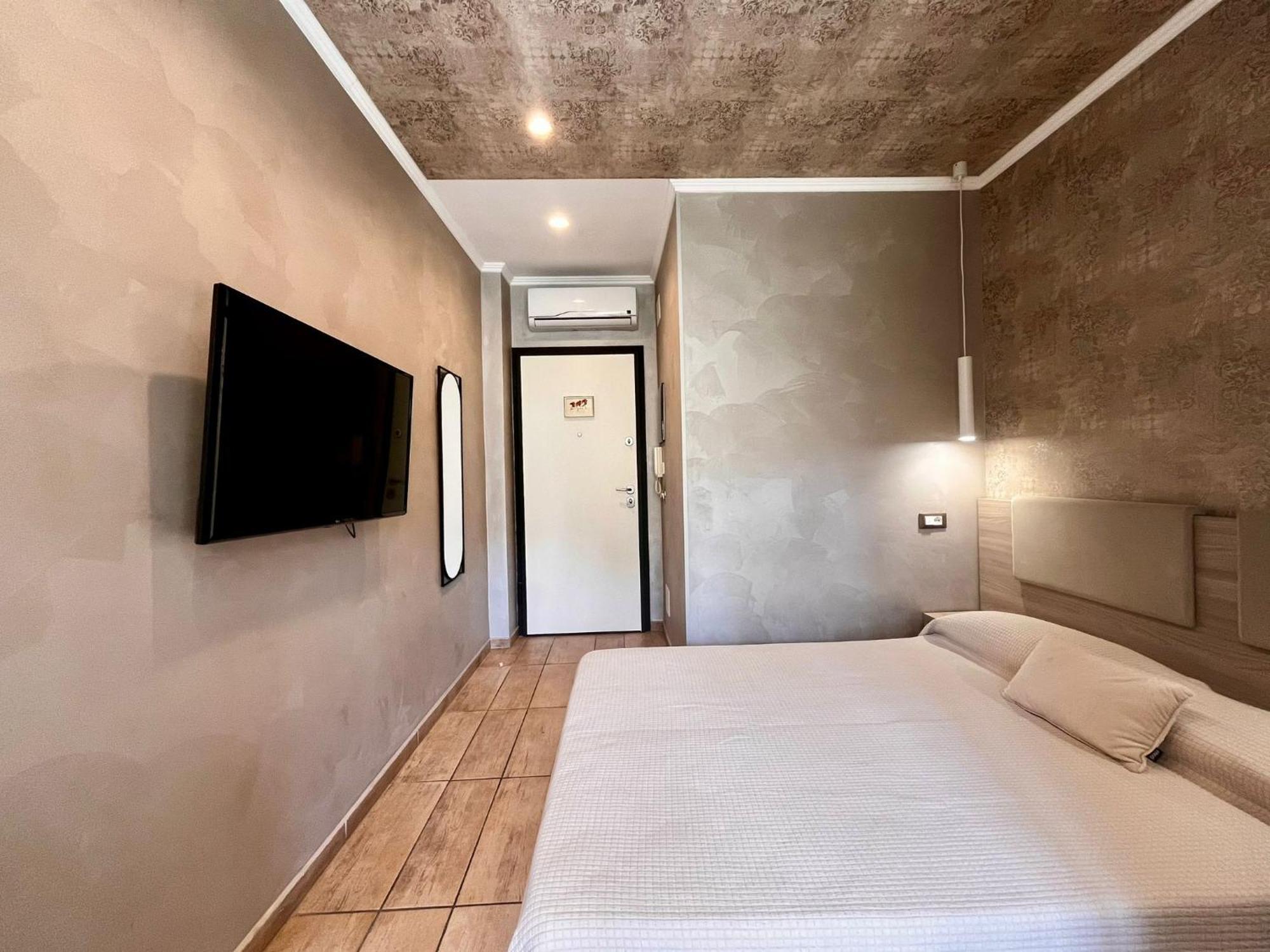 Marilena Hotel Arma di Taggia Bagian luar foto