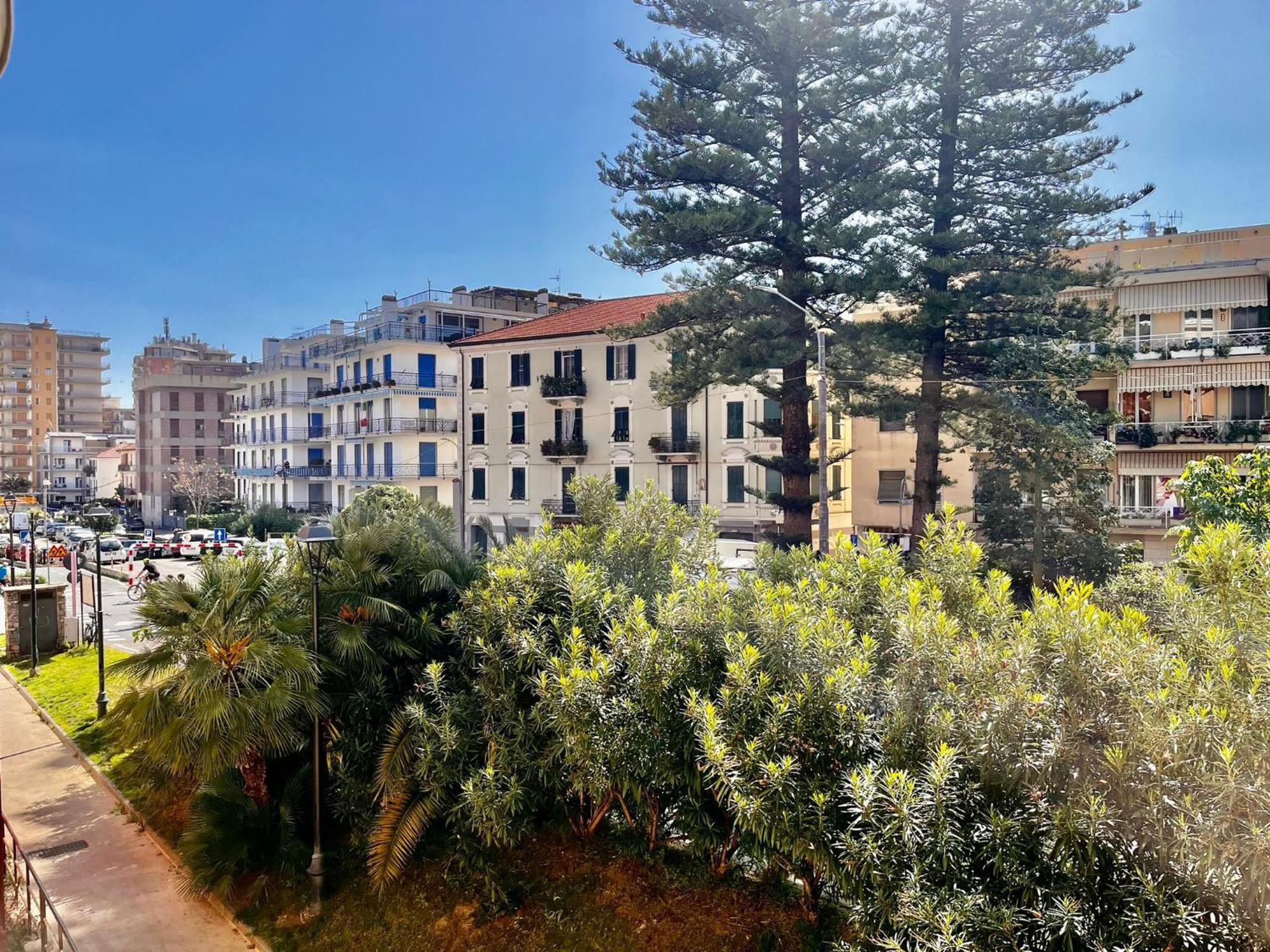 Marilena Hotel Arma di Taggia Bagian luar foto